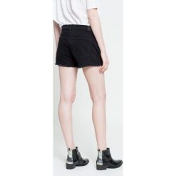 Wrangler - Szorty. Czarne szorty damskie Wrangler, s, bez wzorów, z elastanu, casualowe. W wyprzedaży za 99,90 zł.