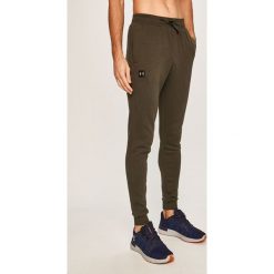 Under Armour - Spodnie. Spodnie męskie Under Armour, xl, bez wzorów, z elastanu, sportowe. Za 189,90 zł.