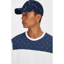 Koszulka z piki z panelami w palmy i groszki. Białe koszulki męskie marki Pull&Bear, m, w grochy, bez kołnierzyka, z krótkim rękawem, krótkie. Za 41,90 zł.
