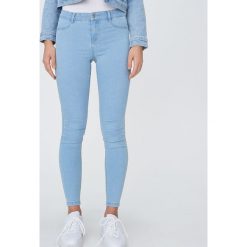 Jeansowe jegginsy skinny - Niebieski. Niebieskie jeansy damskie Sinsay. Za 39,99 zł.