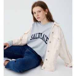 Koszulka z długim rękawem „Capeblue”. Szare t-shirty damskie Pull&Bear. Za 59,90 zł.