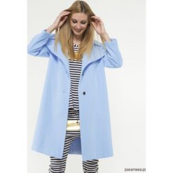 Płaszcz błękitny YY700310_RAL5014. Niebieskie płaszcze damskie Pakamera, na wiosnę, bez wzorów, eleganckie. Za 1290,00 zł.