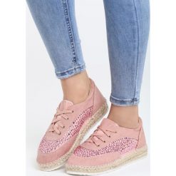 Różowe Espadryle Helsy. Różowe espadryle damskie Born2be, bez wzorów, bez obcasa, na płaskiej podeszwie. Za 59,99 zł.