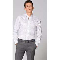 Koszula Biała Wzór Geometryczny Emma. Białe koszule męskie LANCERTO, m, z nadrukiem, z bawełny, eleganckie, bez kołnierzyka, bez rękawów. Za 299,90 zł.
