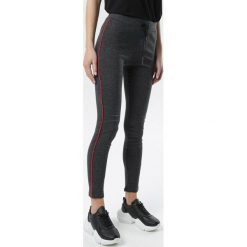 Szaro-Czerwone Legginsy Salasea. Szare legginsy damskie Born2be, s, bez wzorów, z dzianiny. Za 39,99 zł.