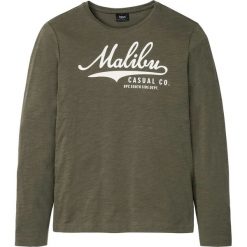 Shirt z długim rękawem bonprix ciemnooliwkowy z nadrukiem. Zielone koszulki męskie bonprix, xl, z nadrukiem, bez kołnierzyka, z długim rękawem, długie. Za 19,99 zł.
