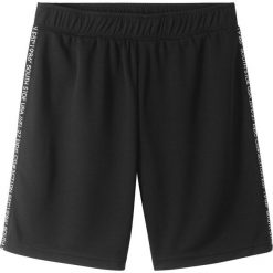 Spodnie sportowe, szybko schnące bonprix czarny. Czarne spodnie chłopięce bonprix, z nadrukiem, sportowe. Za 37,99 zł.