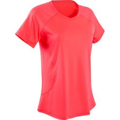 Koszulka fitness cardio damska 521. Różowe t-shirty damskie DOMYOS, bez wzorów, z elastanu, bez kołnierzyka, bez rękawów, bez kaptura, na fitness i siłownię. Za 39,99 zł.