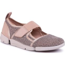 Półbuty CLARKS - Tri Amelia Bar 261493584 Blush. Szare półbuty damskie Clarks, bez wzorów, ze skóry, bez obcasa, na płaskiej podeszwie, bez zapięcia. W wyprzedaży za 309,00 zł.