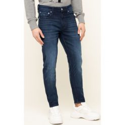 Jeansy Tapered Fit Calvin Klein Jeans J30J313941. Niebieskie jeansy męskie Calvin Klein Jeans, m, bez wzorów. W wyprzedaży za 289,00 zł.