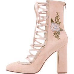 Botki damskie: Chinese Laundry SYLVIA Botki sznurowane blush