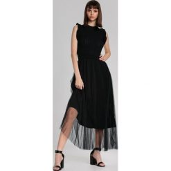 Czarna Sukienka Jackson. Czarne sukienki damskie Renee, na imprezę, s, bez wzorów, z dzianiny, eleganckie, bez kołnierzyka, bez rękawów, maxi, rozkloszowane. Za 139,99 zł.