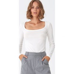 Bluzka basic - Kremowy. Białe bluzki damskie House, s, bez wzorów, bez kołnierzyka, bez rękawów. Za 49,99 zł.
