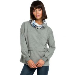 Bluza z wysokim kołnierzem we wzor - szara. Szare bluzy damskie BE, s, bez wzorów, z elastanu, bez rękawów, długie, bez kaptura. Za 169,00 zł.