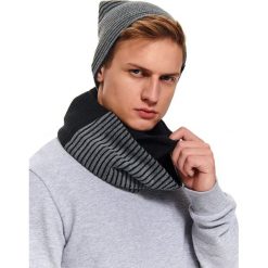 CZAPKA MĘSKA. Czarne czapki męskie Top Secret, na zimę, w paski, z dzianiny, klasyczne. Za 39,99 zł.