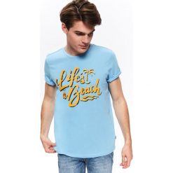 T-shirt z wakacyjnym nadrukiem. Niebieskie t-shirty męskie Top Secret, na zimę, xl, z nadrukiem, z bawełny, wakacyjne, bez kołnierzyka, krótkie. W wyprzedaży za 19,99 zł.