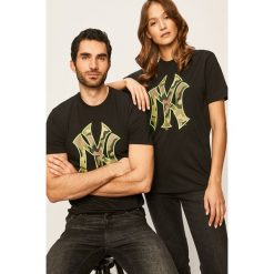 47brand - T-shirt. Czarne bluzki damskie 47brand, s, z nadrukiem, z bawełny, z okrągłym kołnierzem. W wyprzedaży za 99,90 zł.