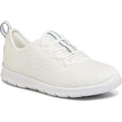 Sneakersy CLARKS - Step Allena Go 261504814 White. Białe półbuty damskie Clarks, z tworzywa sztucznego. W wyprzedaży za 229,00 zł.