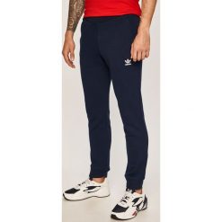 Adidas Originals - Spodnie. Niebieskie spodnie męskie adidas Originals, na co dzień, m, bez wzorów, z elastanu, casualowe. Za 199,90 zł.