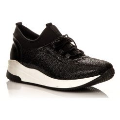 POLSKIE PÓŁBUTY SNEAKERSY NOWY WZÓR 3865 SKÓRA CZARNE. Czarne półbuty damskie CALZADO, bez wzorów, ze skóry, bez obcasa, bez zapięcia. W wyprzedaży za 269,99 zł.