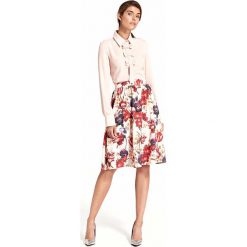 Stylowa Rozkloszowana Spódnica w Kwiaty. Białe spódniczki damskie Molly.pl, do pracy, na zimę, s, w kwiaty, eleganckie, długie, rozkloszowane. Za 119,90 zł.