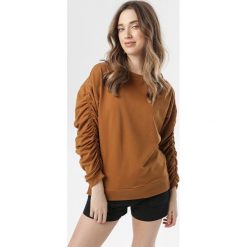 Camelowa Bluza Phrigenia. Brązowe bluzy damskie Born2be, xl, bez wzorów, bez rękawów, bez kaptura. W wyprzedaży za 54,99 zł.