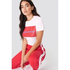 T-shirty damskie: Calvin Klein T-shirt Institutional Box Logo Regular Fit - White