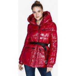 DKNY Kurtka Czerwony. Czerwone kurtki damskie DKNY, m, w paski, z poliesteru. Za 926,95 zł.