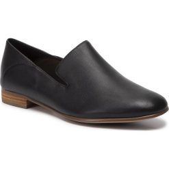 Lordsy CLARKS - Pure Viola 261439314 Black Leather. Czarne półbuty damskie Clarks, ze skóry, bez obcasa, na płaskiej podeszwie. W wyprzedaży za 349,00 zł.