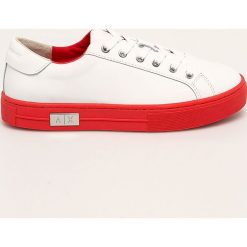 Armani Exchange - Buty skórzane. Białe buty sportowe damskie Armani Exchange, bez wzorów, ze skóry, sportowe. Za 649,90 zł.