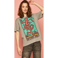 Medicine - T-shirt by Keith Haring. Szare bluzki damskie MEDICINE, s, z nadrukiem, z bawełny, casualowe, z okrągłym kołnierzem. W wyprzedaży za 47,90 zł.