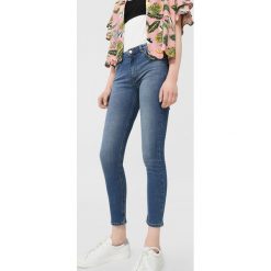 Mango - Jeansy Isa1. Niebieskie jeansy damskie marki Mango. Za 119,90 zł.
