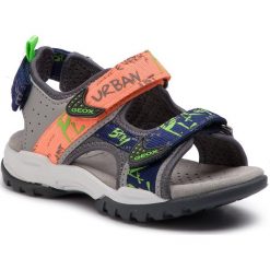 Sandały GEOX - J Borealis B. A J920RA 05415 C1040 S Grey/Fluo Orange. Szare sandały chłopięce Geox, ze skóry ekologicznej, bez zapięcia. W wyprzedaży za 179,00 zł.