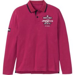 Shirt polo z długim rękawem i nadrukiem bonprix jeżynowy. Różowe koszulki męskie bonprix, s, z nadrukiem, sportowe, polo, z długim rękawem, długie. Za 59,99 zł.