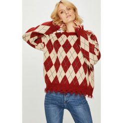 Silvian Heach - Sweter. Czerwone swetry oversize damskie marki Silvian Heach, s, z dzianiny, klasyczne. W wyprzedaży za 239,90 zł.