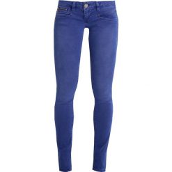 Freeman T. Porter ALEXA Jeansy Slim Fit blue depths. Niebieskie jeansy damskie Freeman T. Porter, z elastanu. W wyprzedaży za 184,50 zł.