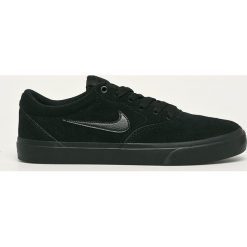 Nike - Buty skórzane SB CHARGE SUEDE. Pomarańczowe sneakersy męskie Nike, z okrągłym noskiem, na sznurówki. W wyprzedaży za 229,90 zł.