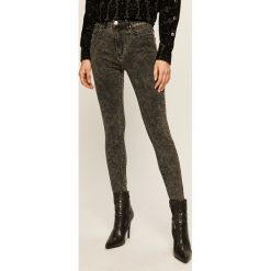 Answear - Jeansy. Szare jeansy damskie ANSWEAR, s, bez wzorów, z elastanu, z podwyższonym stanem. W wyprzedaży za 89,90 zł.