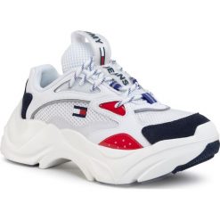 Sneakersy TOMMY JEANS - Fashion Chunky Runner EN0EN00791 0KP. Białe półbuty damskie Tommy Jeans, z jeansu. Za 539,00 zł.