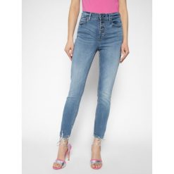 Jeansy Skinny Fit Guess 1981 Exposed Button W01A28 D38RA. Niebieskie jeansy damskie Guess. W wyprzedaży za 319,00 zł.