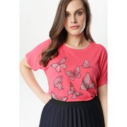 Koralowa Bluzka Quadejah. Pomarańczowe bluzki damskie Born2be, xl, z aplikacjami, z dzianiny, z okrągłym kołnierzem, z krótkim rękawem. Za 39,99 zł.