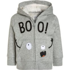 GAP HALLOWEEN HOODY BABY Bluza rozpinana light heather grey. Szare bluzy chłopięce marki GAP, z bawełny. W wyprzedaży za 135,20 zł.