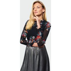 Bluzka w kwiaty. Bluzki damskie Greenpoint, w kwiaty, z poliesteru, bez kołnierzyka, bez rękawów. Za 99,99 zł.