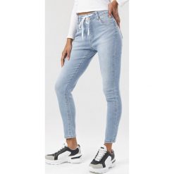 Jasnoniebieskie Jeansy Nealia. Niebieskie jeansy damskie Born2be. Za 139,99 zł.