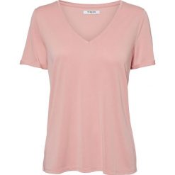 Koszulka "Havala" w kolorze jasnoróżowym. Różowe koszulki damskie Pieces, Vila, xs, bez wzorów, bez kołnierzyka, bez rękawów. W wyprzedaży za 55,95 zł.