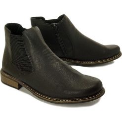 RIEKER Z4994-00 black, botki, sztyblety damskie. Czarne botki damskie Rieker, z gumy, bez obcasa, na obcasie, na zamek. Za 259,90 zł.