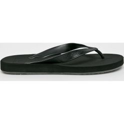 Quiksilver - Japonki. Czarne kapcie męskie Quiksilver, bez wzorów, z gumy. W wyprzedaży za 69,90 zł.