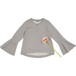 Bluza w kolorze szarym. Szare bluzy niemowlęce Benetton Kids, bez wzorów, bez rękawów, bez kaptura. W wyprzedaży za 52,95 zł.