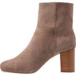 KIOMI Botki beige. Brązowe botki damskie skórzane KIOMI, klasyczne. Za 419,00 zł.