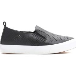 Czarne Slip On Thunderstruck. Czarne buty chłopięce sportowe Born2be, na lato, z materiału, z okrągłym noskiem. Za 24,99 zł.
